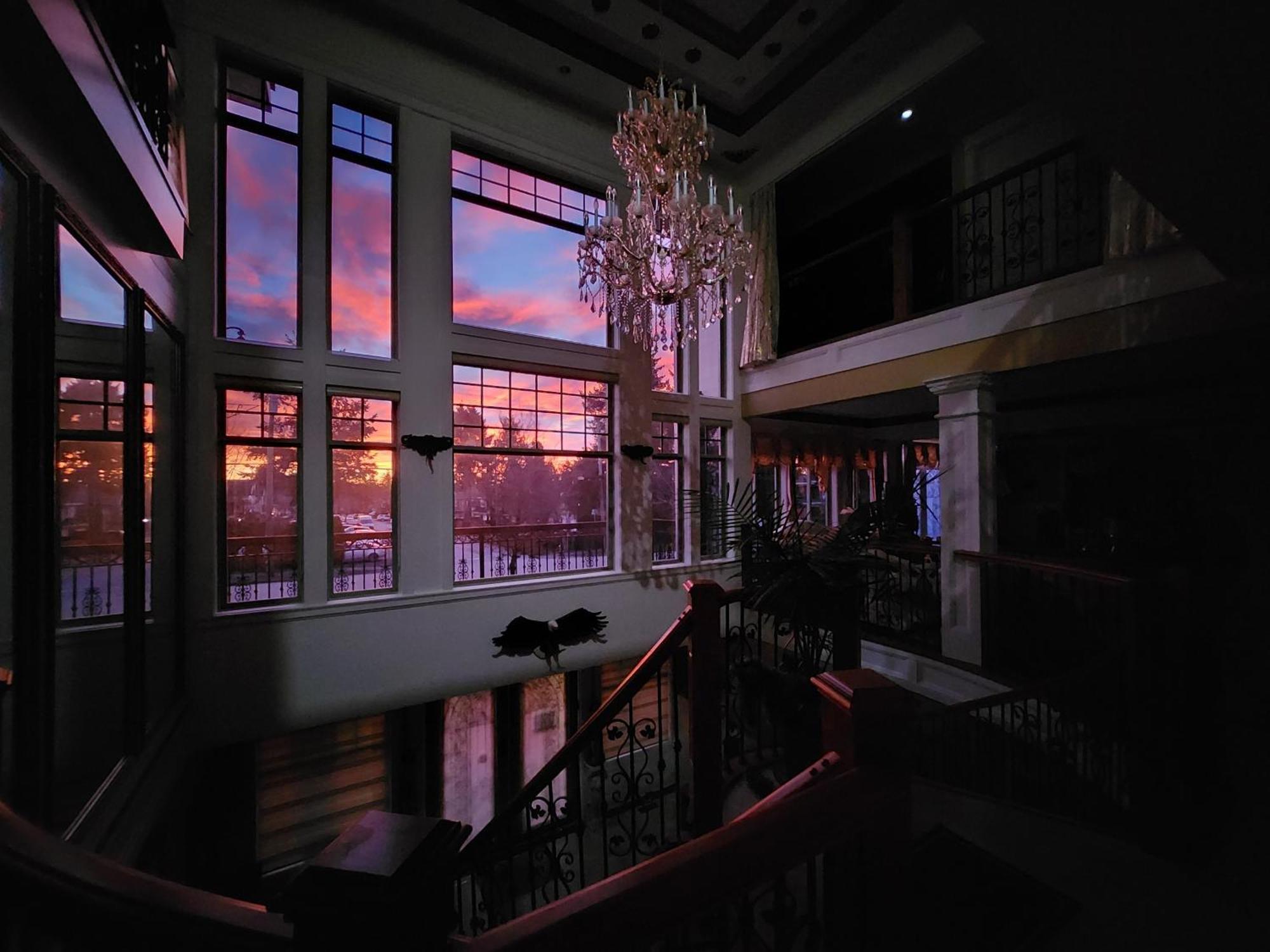 סארי Empress Palace Hotel מראה חיצוני תמונה